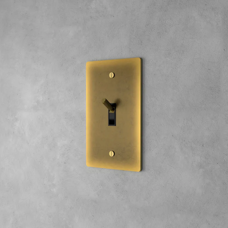 Luxe Messing Tuimelschakelaar Met Minimalistisch Design En Hoogwaardige Afwerking | Sansoti